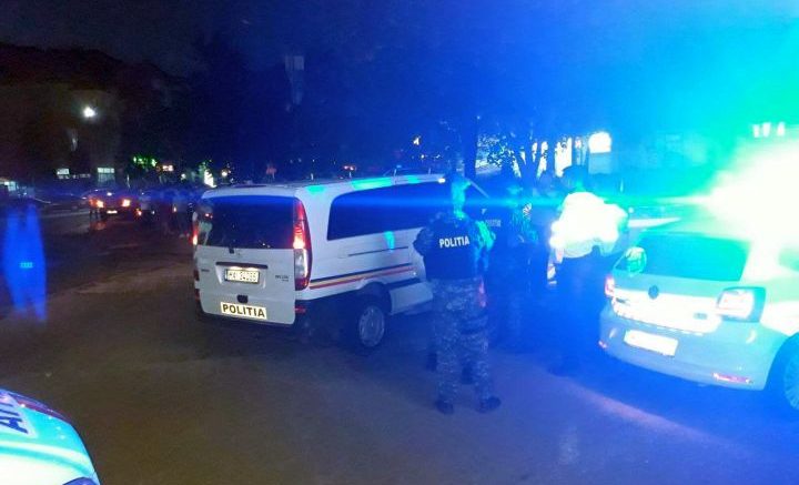 exclusiv macel cu sabii in strada la braila i au taiat degetele de la mana stanga tinarul atacat ar fi dealer de droguri doi suspecti au fost deja capturati stiri braila